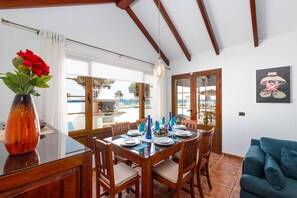 Dining - Villa Breezes by Villa Plus (Tías)