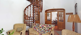 Holiday Home 'Casa Das Rosas' with Sea View, Private Terrace and Wi-Fi