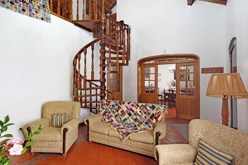 Holiday Home 'Casa Das Rosas' with Sea View, Private Terrace and Wi-Fi