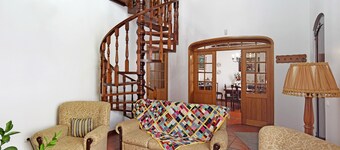 Holiday Home 'Casa Das Rosas' with Sea View, Private Terrace and Wi-Fi