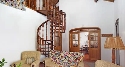 Holiday Home 'Casa Das Rosas' with Sea View, Private Terrace and Wi-Fi