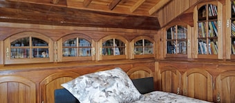 Holiday Home 'Casa Das Rosas' with Sea View, Private Terrace and Wi-Fi