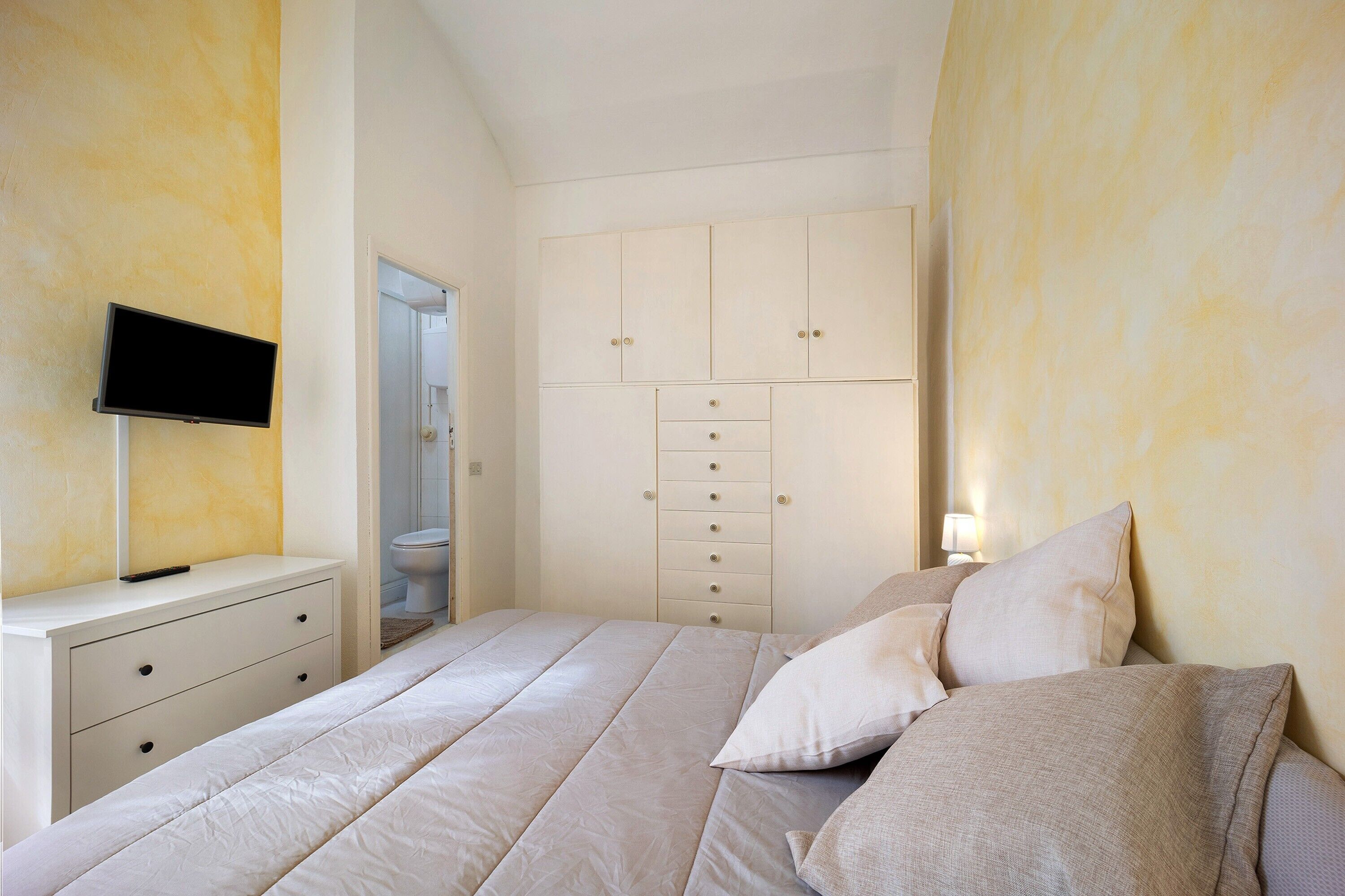 Free WiFi, bed sheets