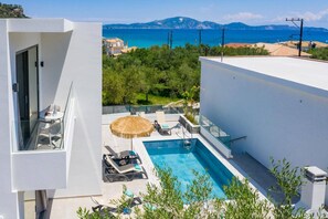 Pool - Villa Bougainvillea Boutique 2 by Villa Plus (Limni Keriou)