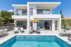 Pool - Villa Bougainvillea Boutique 2 by Villa Plus (Limni Keriou)