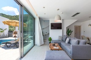 Smart TV, ping pong - Villa Bougainvillea Boutique 2 by Villa Plus (Limni Keriou)