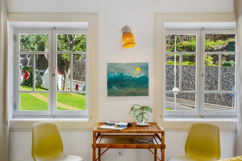 Holiday Home 'Calheta Beach House T1' with Mountain View, Private Terrace and Wi-Fi