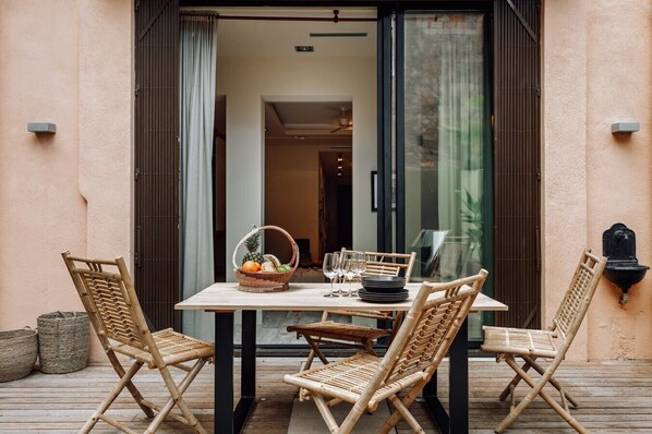 Outdoor dining - Matadi - 1 bedroom in Eixample Esquerra (Barcelona)