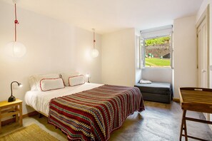 2 bedrooms, iron/ironing board, free WiFi, bed sheets - Holiday Home 'Calheta Beach House T2' with Mountain View, Private Terrace and Wi-Fi (Lombo Do Doutor)