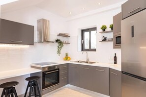 Micro-ondes, lave-vaisselle, cafetière/bouilloire