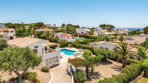 A residential area with modern houses, a swimming pool, and a clear view of the sea. - Villa Bini Anna by Villa Plus (Binibeca)