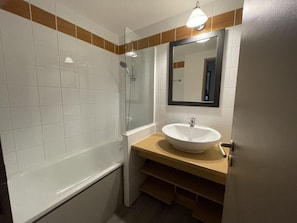 Bathtub