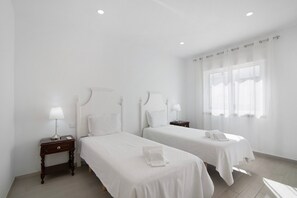 2 bedrooms, iron/ironing board, free WiFi, bed sheets - Apartment "Casa Da Letinhas" with Private Terrace, Wi-Fi & Air Conditioning (Albufeira)