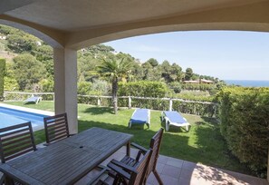 屋外ダイニングエリア