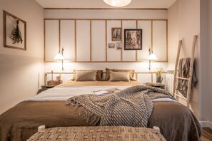 3 bedrooms, iron/ironing board, WiFi, bed sheets