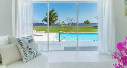 Waterfront Sanctuary, Heated Pool, Parking, Sauna