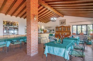 Dining - Apartment 'La Tavernetta' with Shared Pool, Private Terrace and Wi-Fi (Castelfranco Piandiscò)