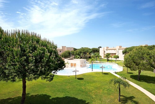 Apartment 'Apartamento Sancti Petri' with Shared Pool, Wi-Fi and Air Conditioning
