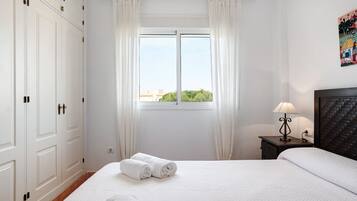 2 chambres, fer et planche Ă repasser, Wi-Fi gratuit, draps fournis