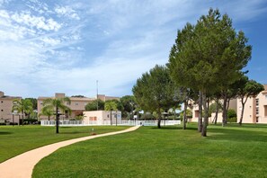 Property grounds - Apartment 'Apartamento Sancti Petri' with Shared Pool, Wi-Fi and Air Conditioning (Chiclana de la Frontera)