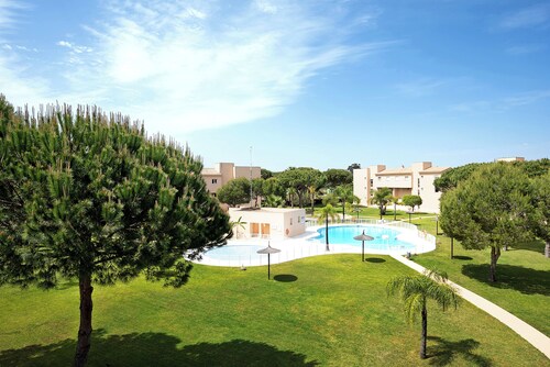 Apartment 'Apartamento Sancti Petri' with Shared Pool, Wi-Fi and Air Conditioning