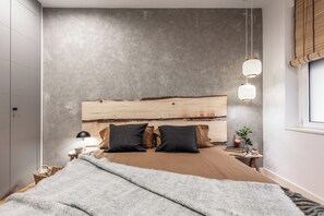 3 bedrooms, desk, iron/ironing board, WiFi