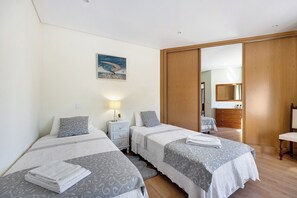 2 bedrooms, free WiFi, bed sheets - Villa 'Lugar Encantador' with Shared Terrace, Wi-Fi and Air Conditioning (Alvor)
