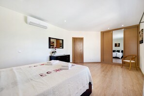 2 bedrooms, free WiFi, bed sheets - Villa 'Lugar Encantador' with Shared Terrace, Wi-Fi and Air Conditioning (Alvor)