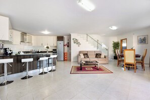 TV - Villa 'Lugar Encantador' with Shared Terrace, Wi-Fi and Air Conditioning (Alvor)