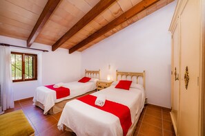 5 Schlafzimmer, Bügeleisen/Bügelbrett, kostenloses WLAN, Bettwäsche