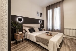 4 bedrooms, desk, iron/ironing board, WiFi