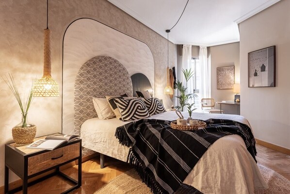 2 bedrooms, iron/ironing board, WiFi, bed sheets