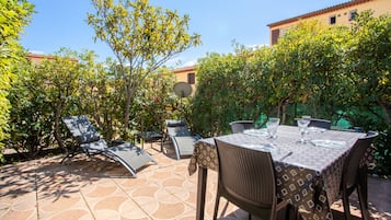 屋外ダイニングエリア