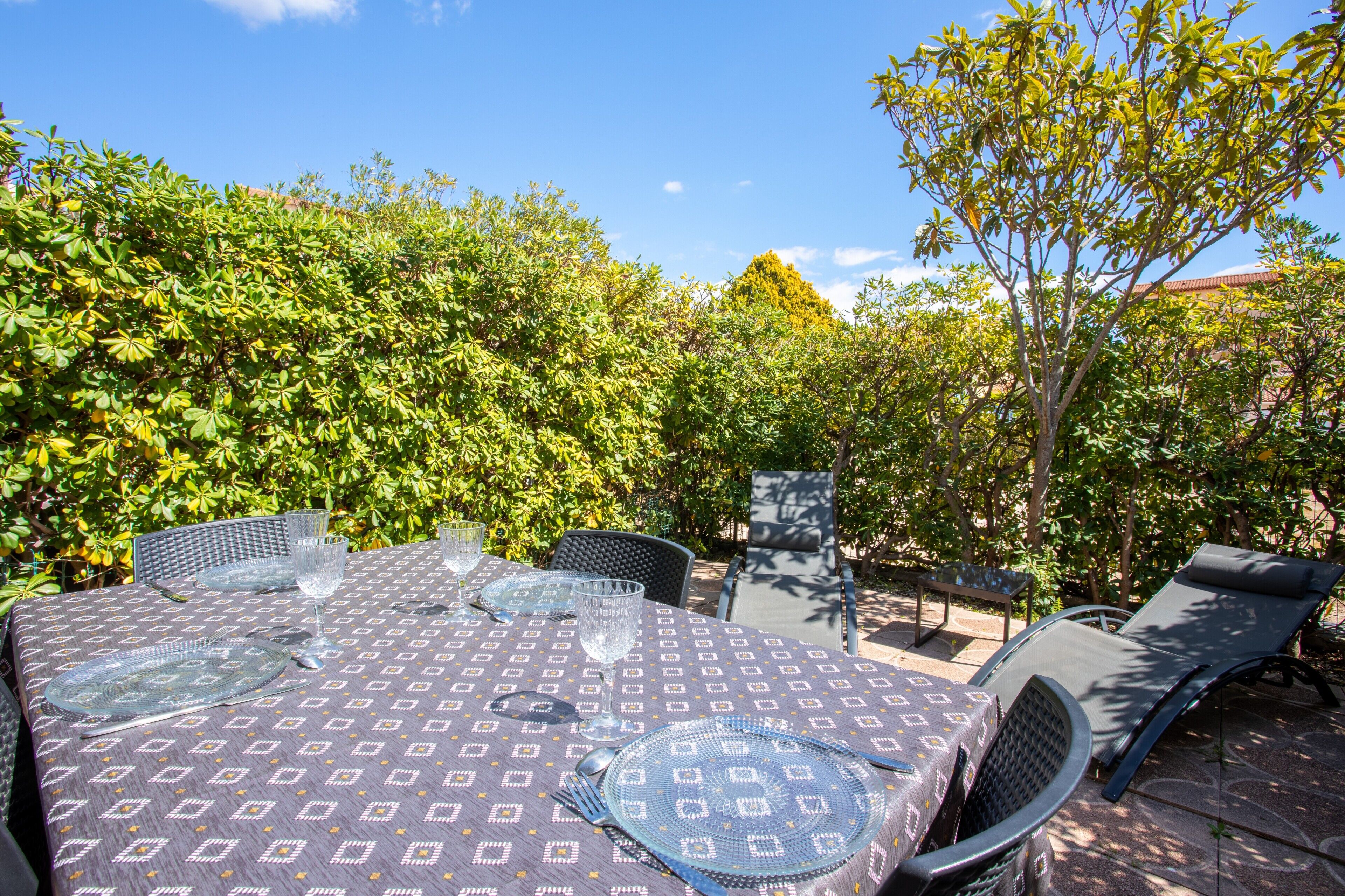 屋外ダイニングエリア