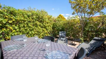 屋外ダイニングエリア