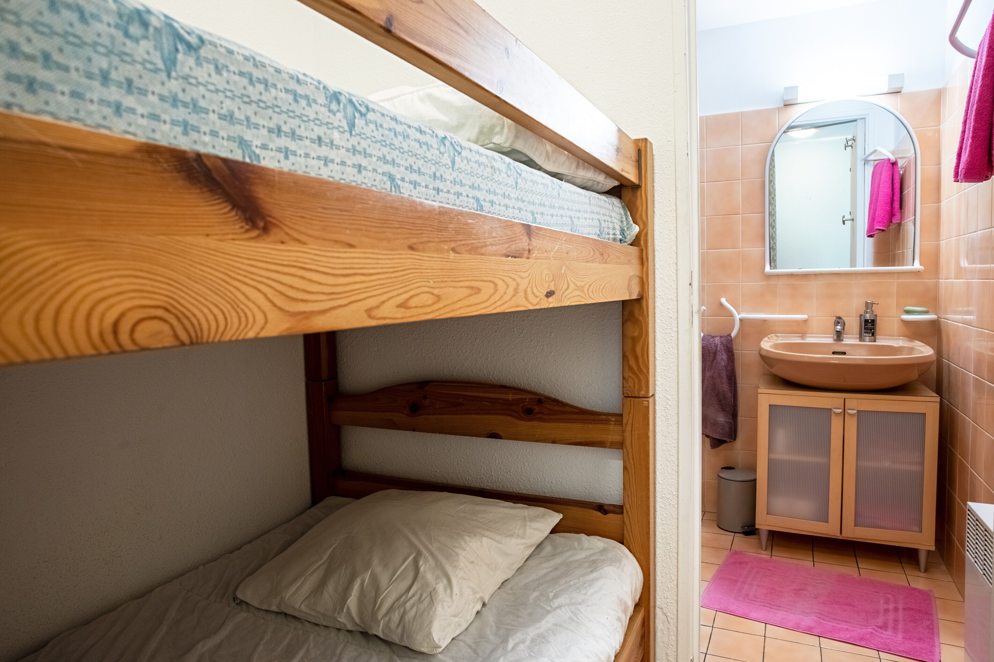 1 室のベッドルーム、WiFi (無料)、ベッドシーツ