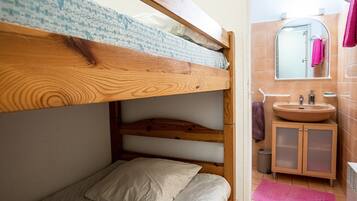 1 室のベッドルーム、WiFi (無料)、ベッドシーツ