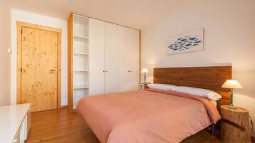 2 Schlafzimmer, Bügeleisen/Bügelbrett, kostenloses WLAN, Bettwäsche