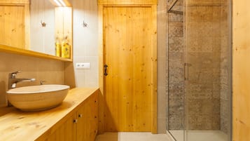 Dusche, Haartrockner, HandtĂŒcher