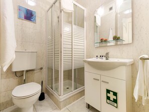 Bathtub, hair dryer, towels - Apartment 'Bosque Marítimo' with Mountain View, Private Terrace and Wi-Fi (Chafé)