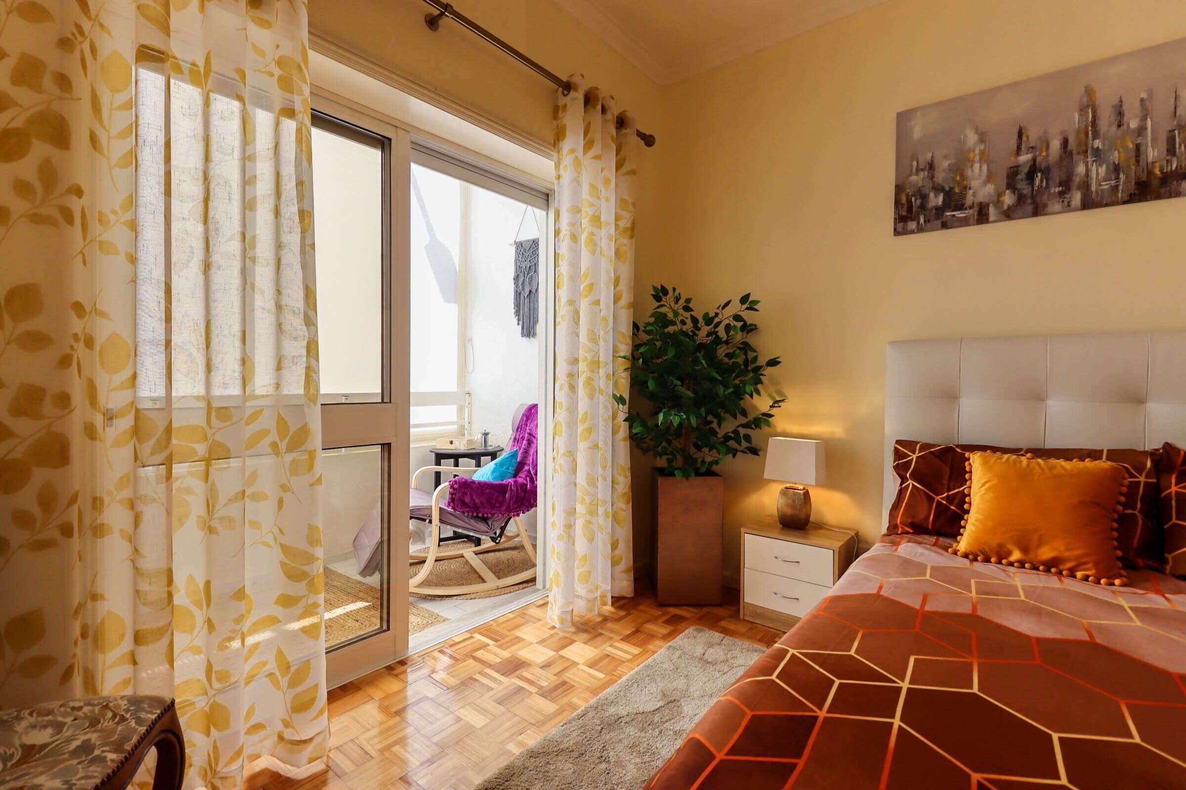 3 slaapkamers, een strijkplank/strijkijzer, gratis wifi, beddengoed