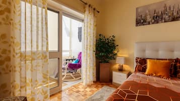 3 slaapkamers, een strijkplank/strijkijzer, gratis wifi, beddengoed