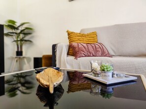 Interior - Apartment 'Bosque Marítimo' with Mountain View, Private Terrace and Wi-Fi (Chafé)
