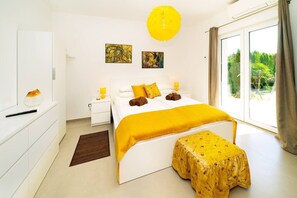 2 bedrooms, WiFi, bed sheets, wheelchair access