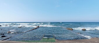 Vacation Home "El Altillo House" with Sea View, Shared Terrace & Wi-Fi
