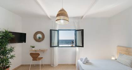 Vacation Home "El Altillo House" with Sea View, Shared Terrace & Wi-Fi