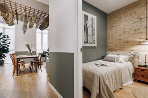 2 bedrooms, iron/ironing board, WiFi, bed sheets - Aroche - 2 bedrooms in Sant Antoni (Barcelona)