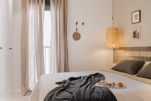 2 bedrooms, desk, iron/ironing board, WiFi