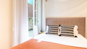1 habitación, tabla de planchar con plancha, wifi gratis y ropa de cama 