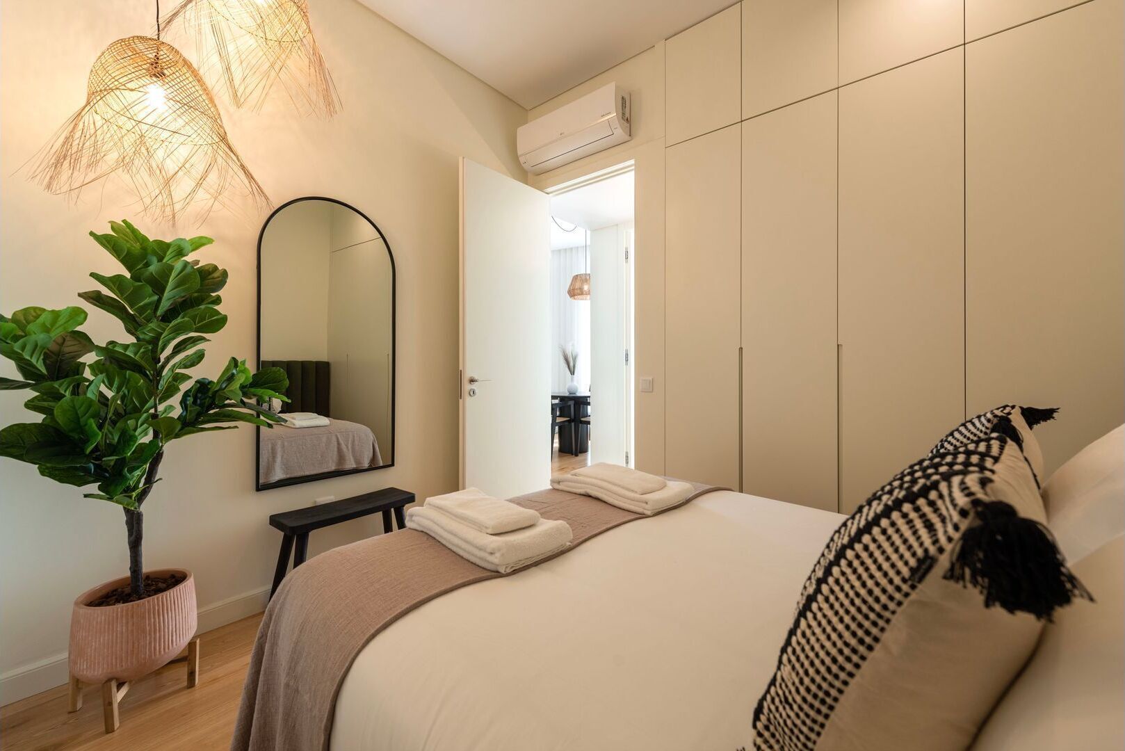 2 dormitorios, tabla de planchar con plancha, wifi gratis y ropa de cama